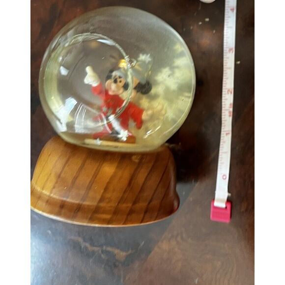 First Limited Edition Disney Crystal Snow Globe Collection Mickey Mouse Stars - Picture 11 of 11